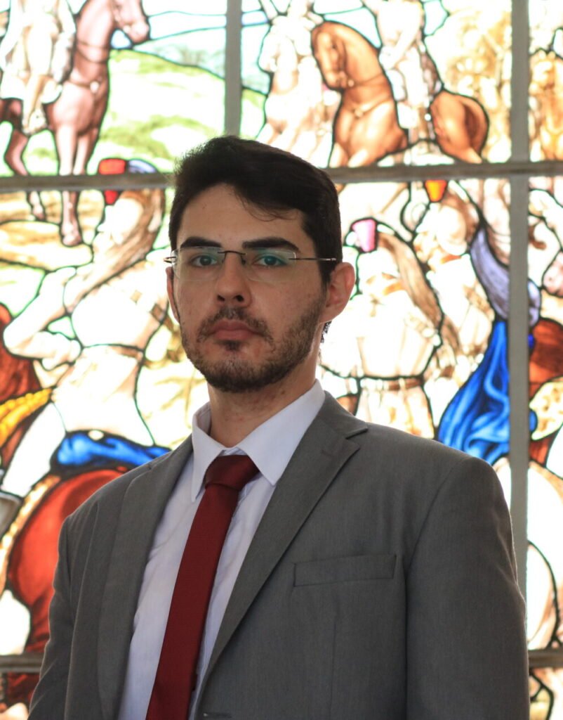 foto retrato do sócio do escritório Luiggi Maciel Advogado