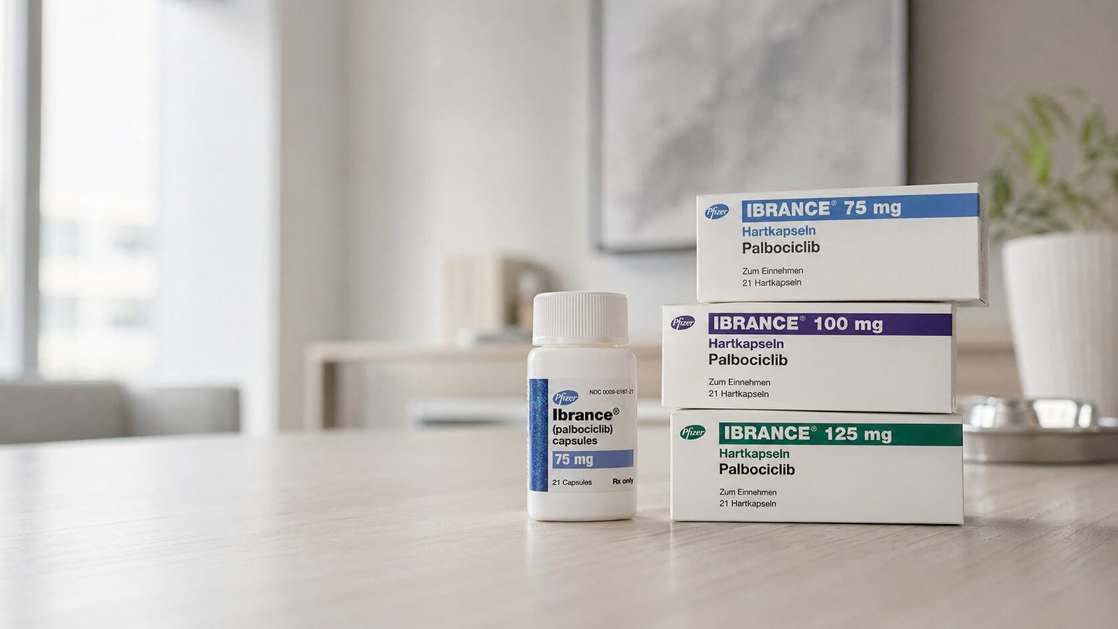 Caixas de Ibrance 75 mg, 100 mg e 125 mg (palbociclibe) Pfizer empilhadas + frasco com cápsulas em mesa minimalista — preço por caixa entre R$ 14 mil e R$ 18 mil no mercado brasileiro e cobertura obrigatória pelo plano de saúde
