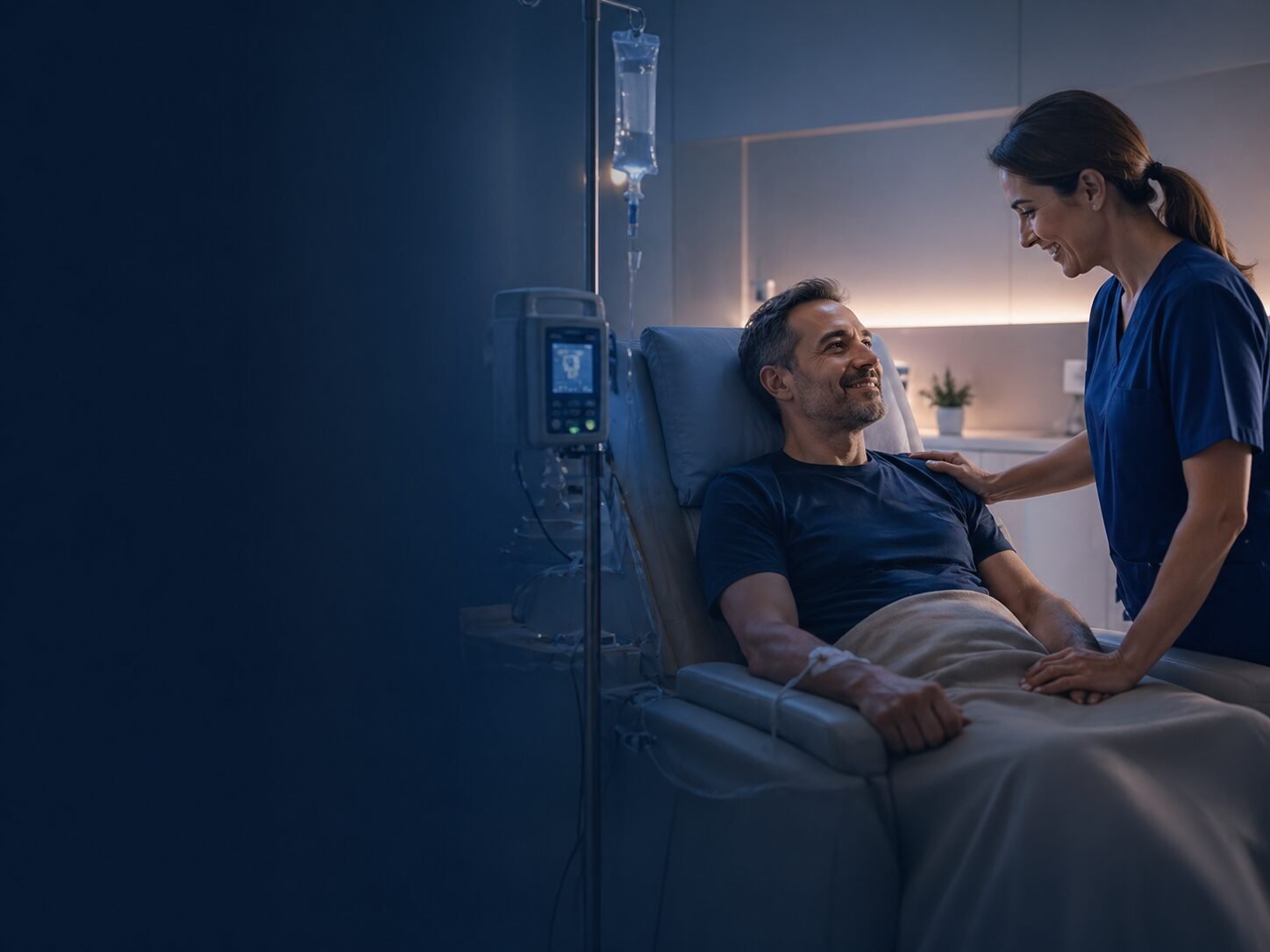 Pacientes em sessão de quimioterapia endovenosa em centro de infusão oncológico — cobertura obrigatória pelo plano de saúde conforme Lei 9.656/98, Lei 14.454/2022 e Súmula 102 TJSP