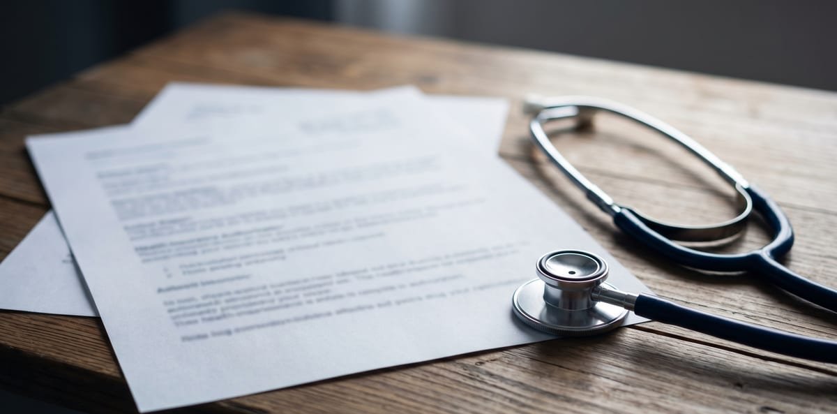 Negativa de material cirúrgico pelo plano de saúde — documento de autorização e relatório médico